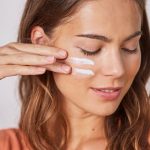 کرم ضد آفتاب ضد لک ایزدین ISDIN SPF50 مدل اسپات پریونت SPOT PREVENT  بی رنگ مناسب انواع پوست حجم 50 میلی لیتر - تصویر 2