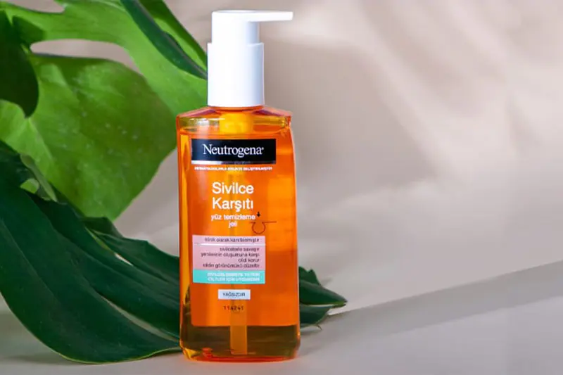 2.ژل شستشو نوتروژینا (Neutrogena) _ مناسب برای پوستهای بسیار چرب