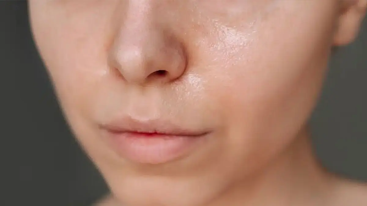 ۷ مرحله ساده برای روتین شبانه پوست چرب و شاداب